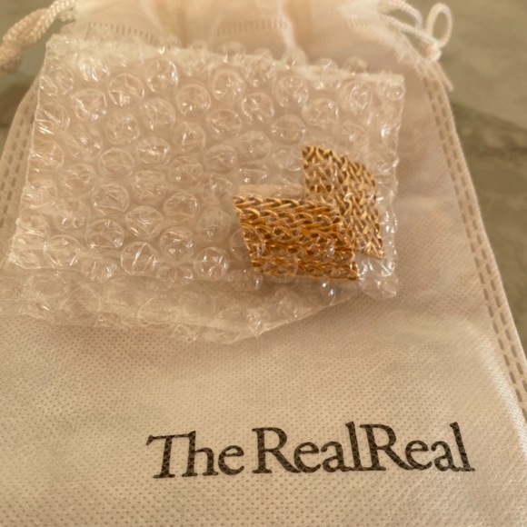 Givenchy mesh clip on earrings - Picture 4 of 9